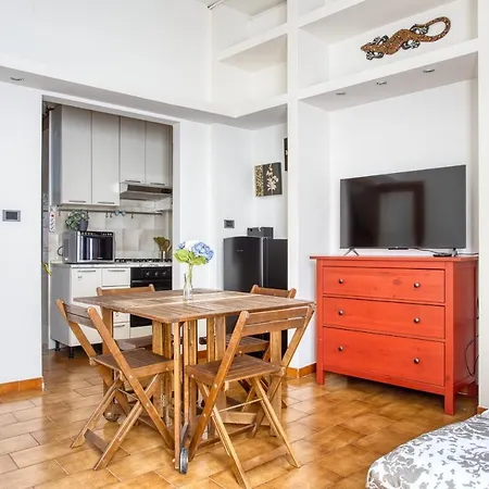 Joivy Adorable 1 Bed Flat Near Centre ميلان